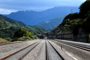 Ferrocarril mitma